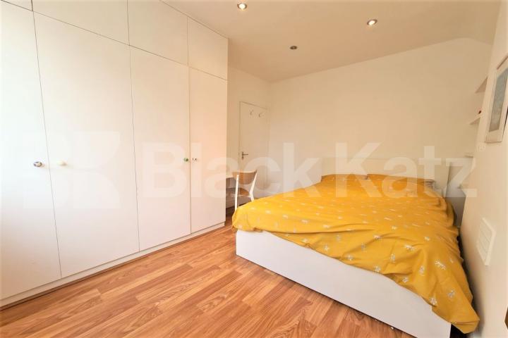 Top floor modern 1 bedroom property only a short walk away from Archway Station  Archway Road, Archway